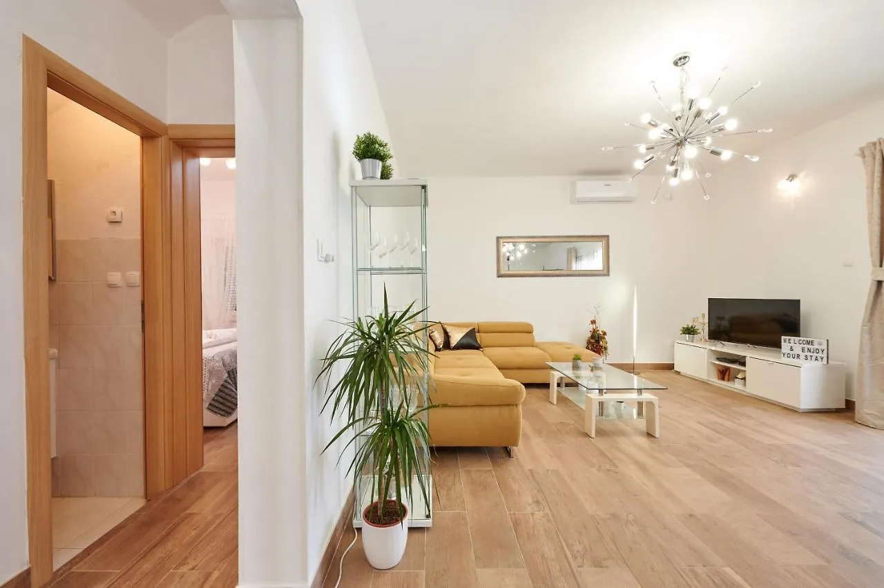 Villa Katja Kaštela 0*,